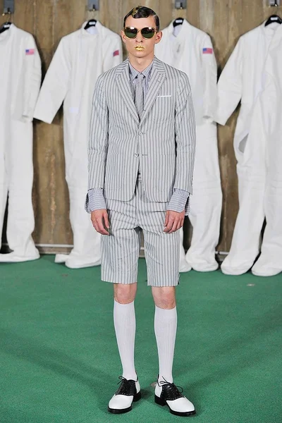 Look 10